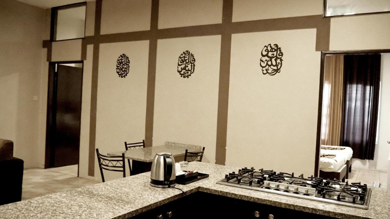 Al Fawanes Hotel Apartments Amman Exterior photo