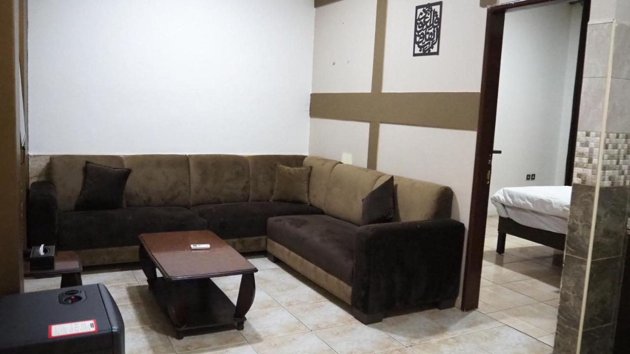 Al Fawanes Hotel Apartments Amman Exterior photo