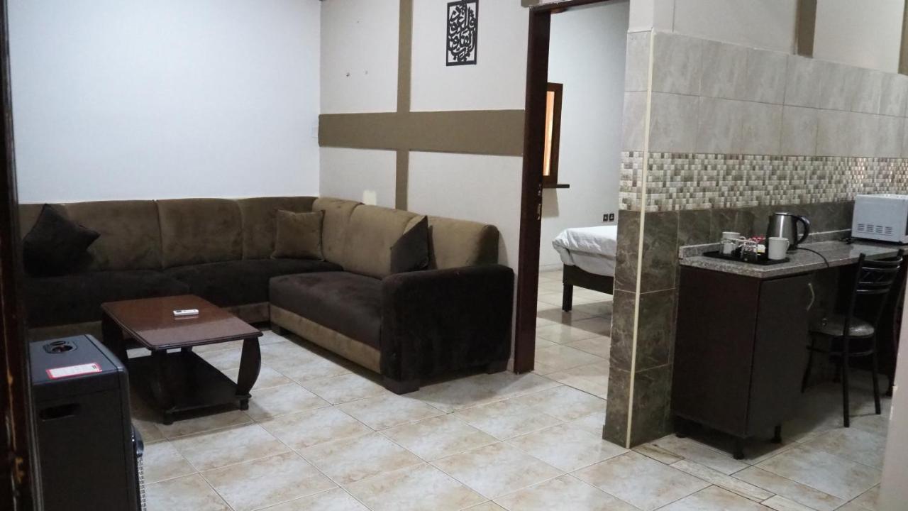 Al Fawanes Hotel Apartments Amman Exterior photo