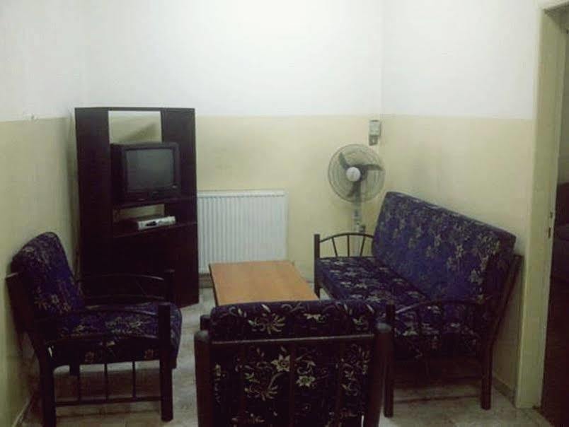 Al Fawanes Hotel Apartments Amman Exterior photo